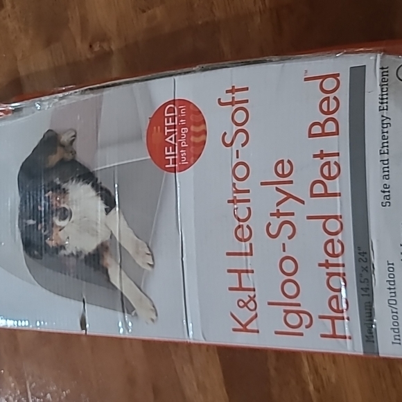 K&H heated igloo style heated pet bed.